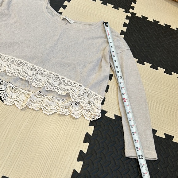 Abercrombie & Fitch Womens Top sz M Beige Dolman Sleeve Lace Trim Round Neck - Picture 6 of 11